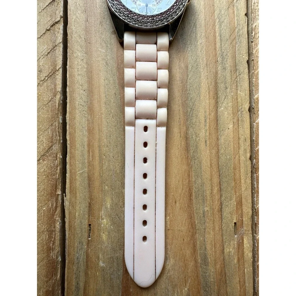 Guess Ladies Multifunction Pink Watch G10197L Water Resistant To 350 FT WORKS - Picture 3 of 14